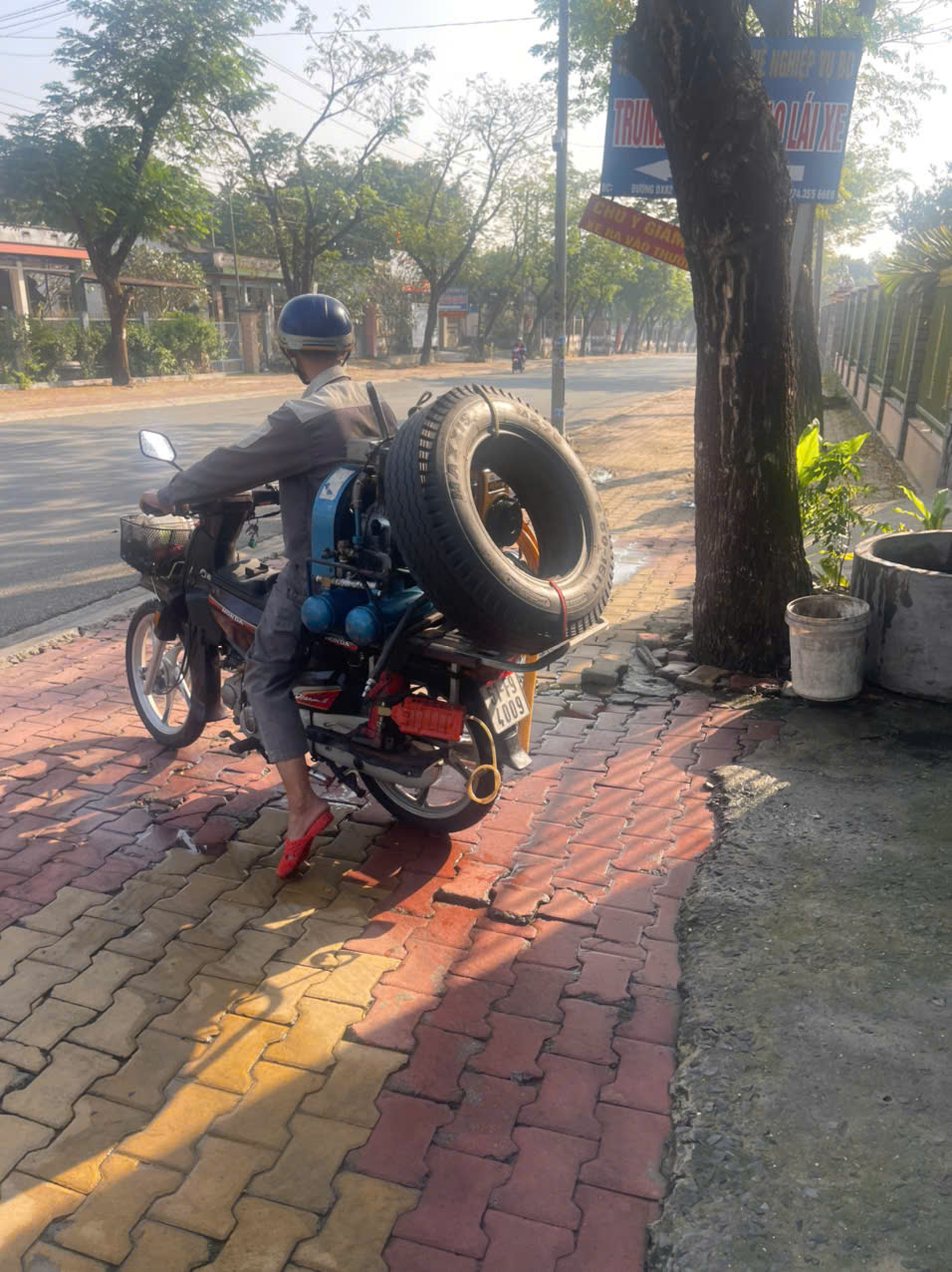 VÁ VỎ LƯU ĐỘNG 24/24 THÀNH CÔNG