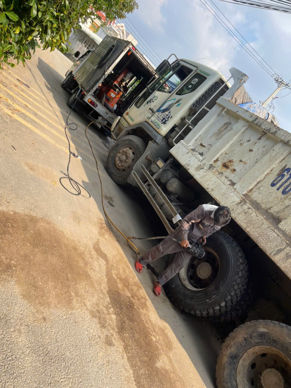 VÁ VỎ LƯU ĐỘNG 24/24 THÀNH CÔNG