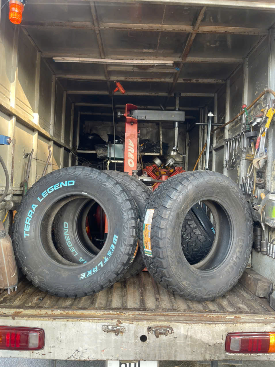 VÁ VỎ LƯU ĐỘNG 24/24 THÀNH CÔNG